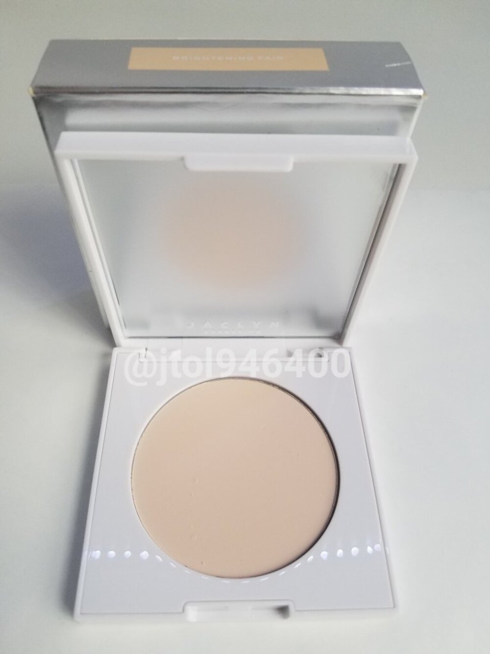 Jaclyn Cosmetics Brightening Fair Powder